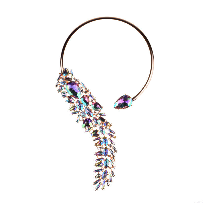 Collier “Galaxie Cristalline” – L’Éclat Haute Couture