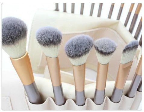 Set de Pinceaux de Maquillage avec Pochette – Élégance et Précision