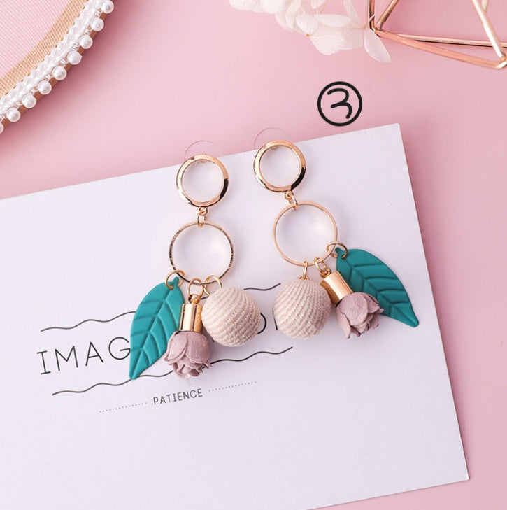 Boucles d’Oreilles “Fleur de Charme” – Élégance Florale & Tendance Coréenne