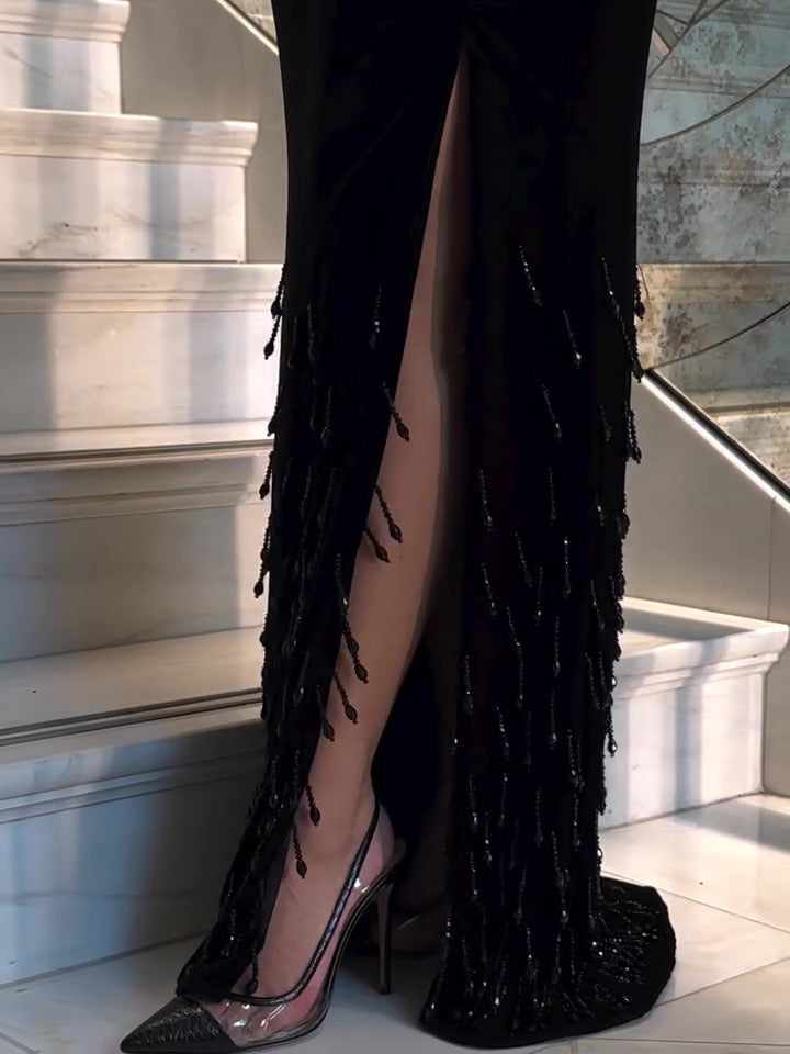Robe Noire Élégante à Épaules Dénudées – Glamour & Raffinement