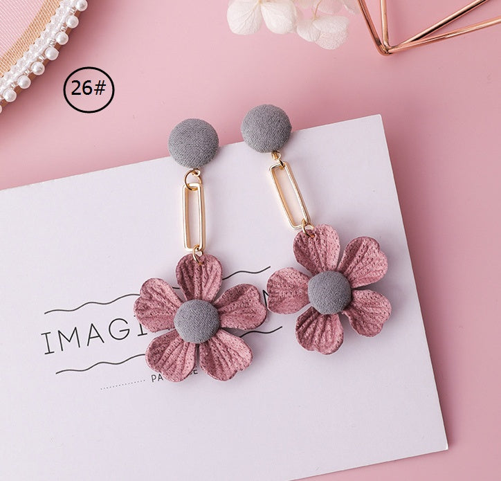 Boucles d’Oreilles “Fleur de Charme” – Élégance Florale & Tendance Coréenne