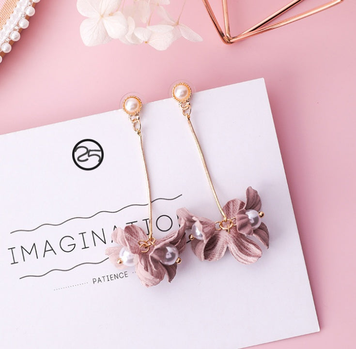 Boucles d’Oreilles “Fleur de Charme” – Élégance Florale & Tendance Coréenne
