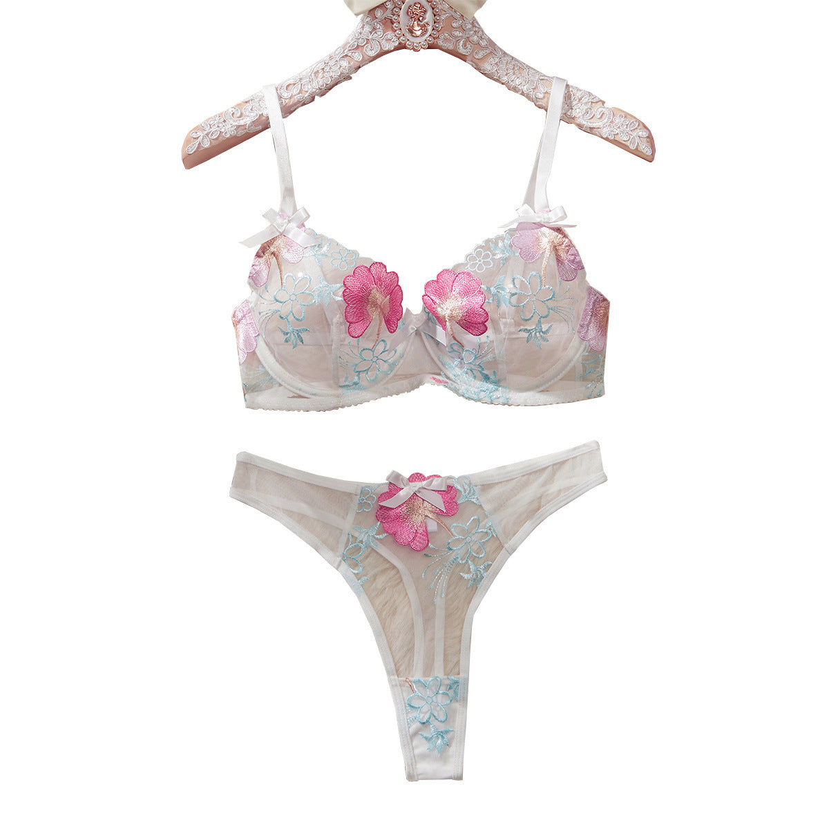 Ensemble Lingerie Brodé Fleurs & Nœuds – Délicatesse Romantique