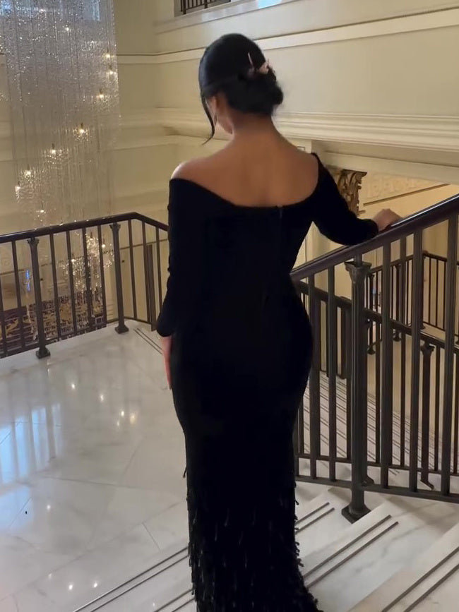 Robe Noire Élégante à Épaules Dénudées – Glamour & Raffinement