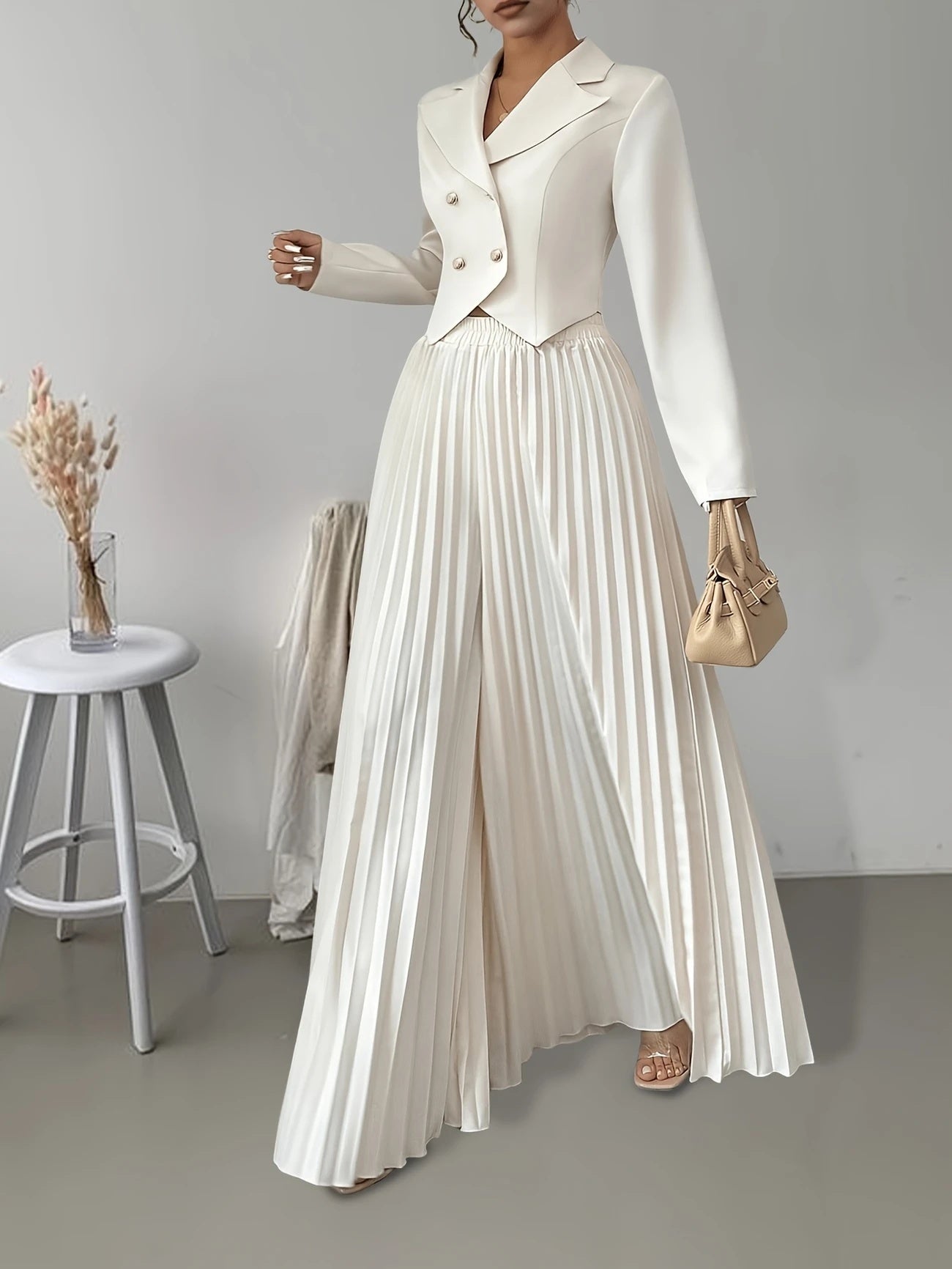 Ensemble Élégant Blazer & Jupe Plissée – Raffinement et Allure
