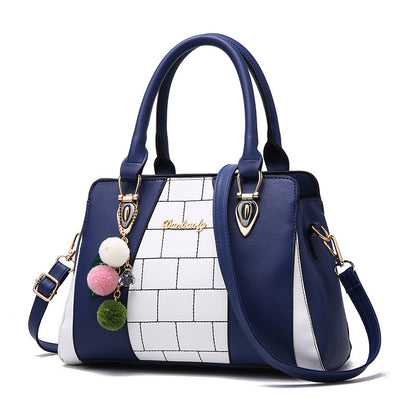 Sac à Main Bicolore avec Pompons – Élégance et Originalité au Quotidien