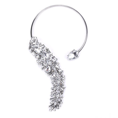 Collier “Galaxie Cristalline” – L’Éclat Haute Couture