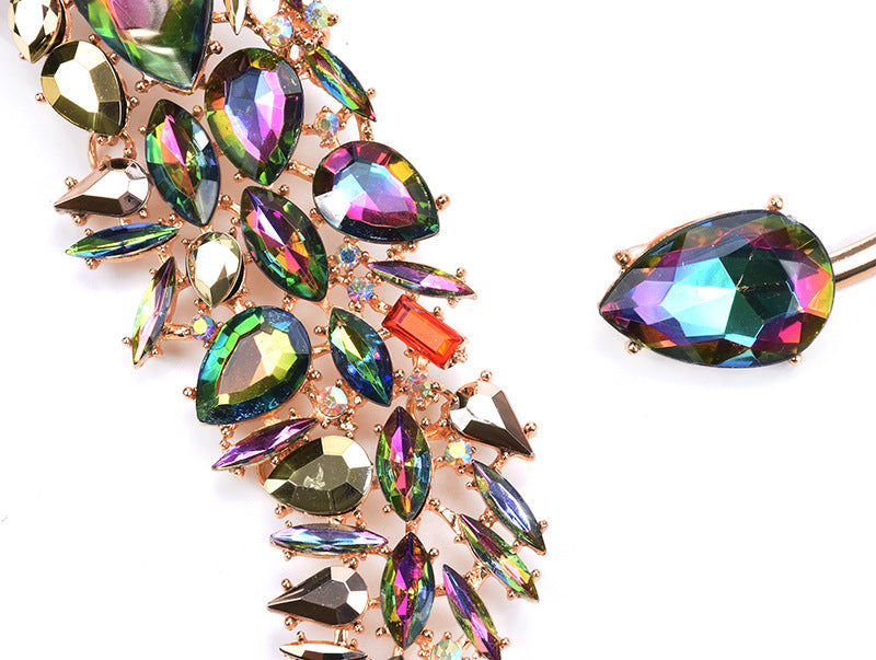 Collier “Galaxie Cristalline” – L’Éclat Haute Couture