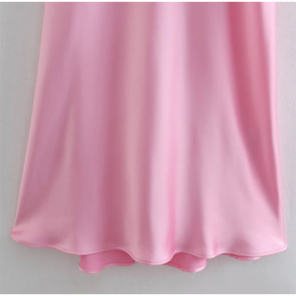 Robe Longue Satinée Rose – Élégance & Séduction