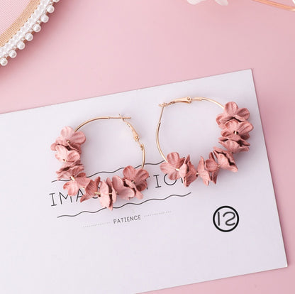 Boucles d’Oreilles “Fleur de Charme” – Élégance Florale & Tendance Coréenne