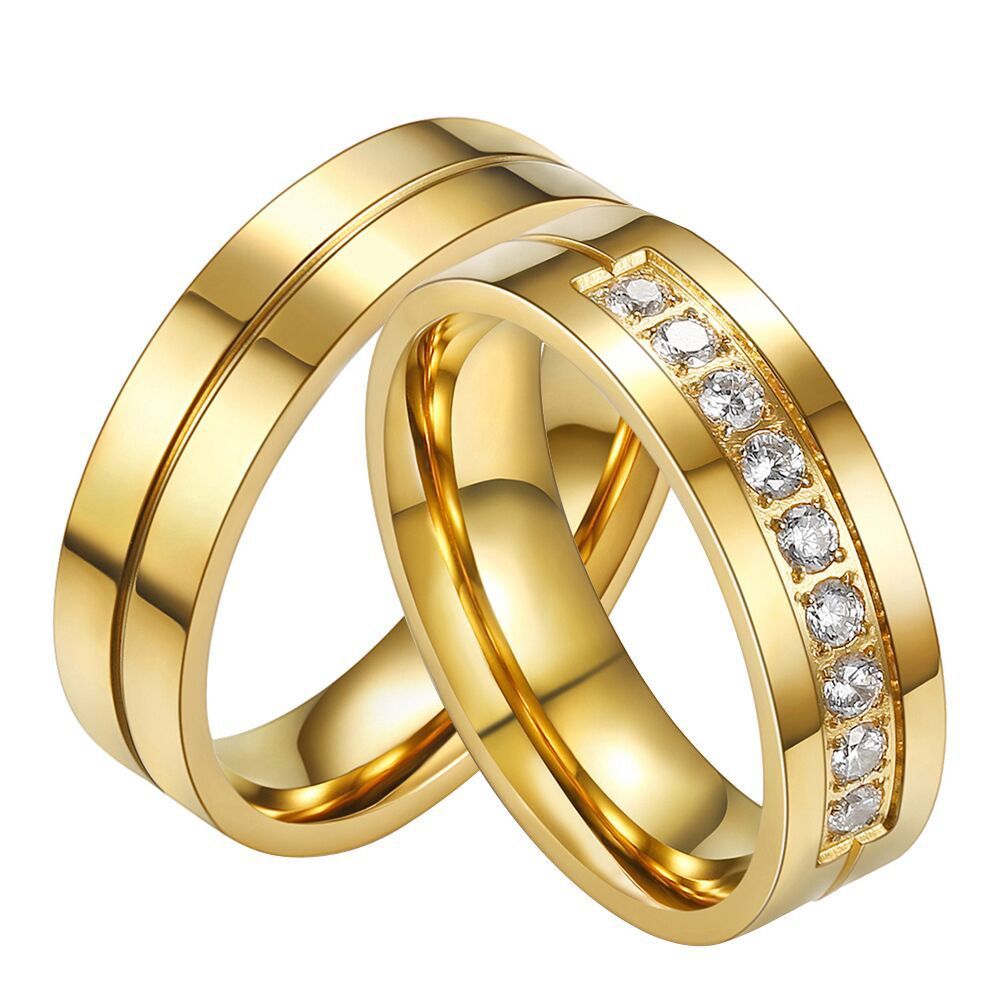 Bague “Éclat Royal” – Acier Inoxydable Doré 18K & Cristaux Étincelants