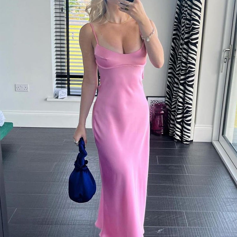 Robe Longue Satinée Rose – Élégance & Séduction