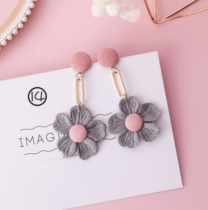 Boucles d’Oreilles “Fleur de Charme” – Élégance Florale & Tendance Coréenne