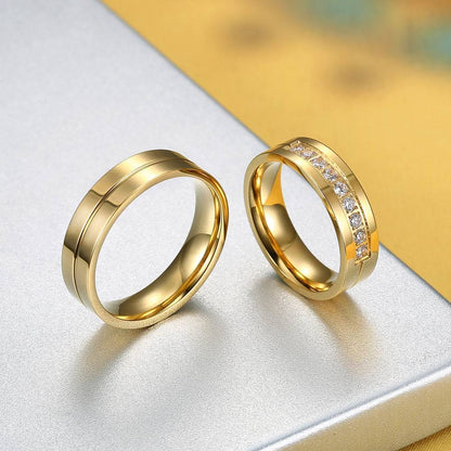 Bague “Éclat Royal” – Acier Inoxydable Doré 18K & Cristaux Étincelants