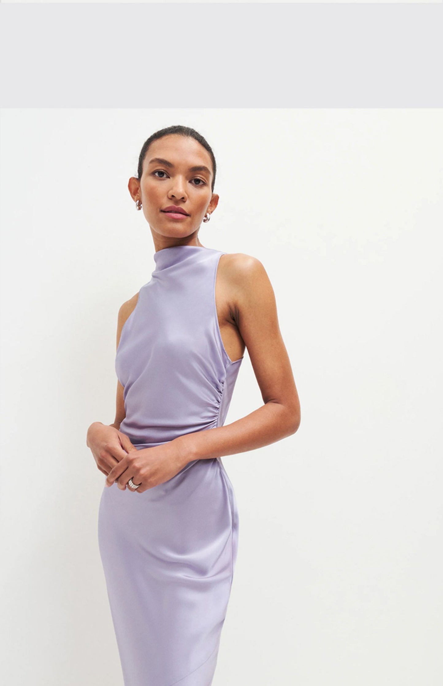 Robe Évasée Dos Nu en Acétate – Élégance à la Française