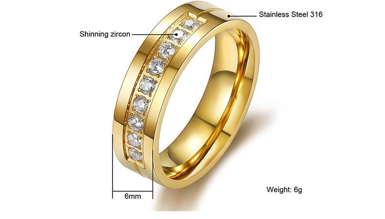 Bague “Éclat Royal” – Acier Inoxydable Doré 18K & Cristaux Étincelants