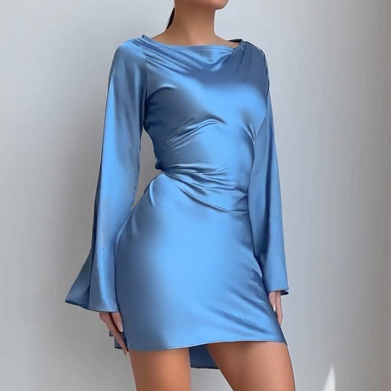 Robe Satinée à Manches Longues – Coupe Cintrée & Élégante