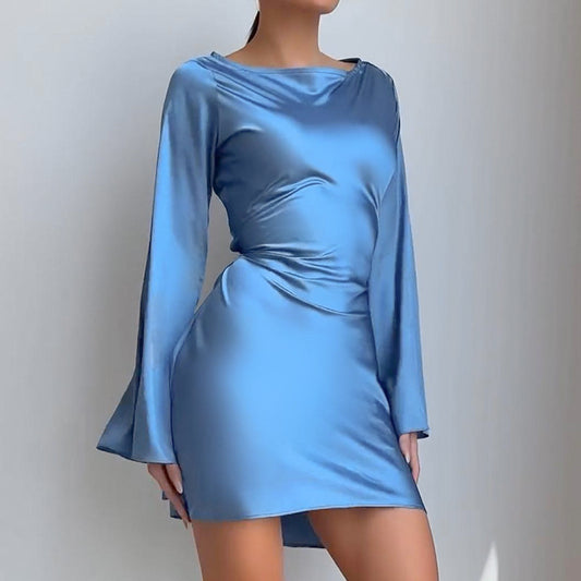Robe Satinée à Manches Longues – Coupe Cintrée & Élégante