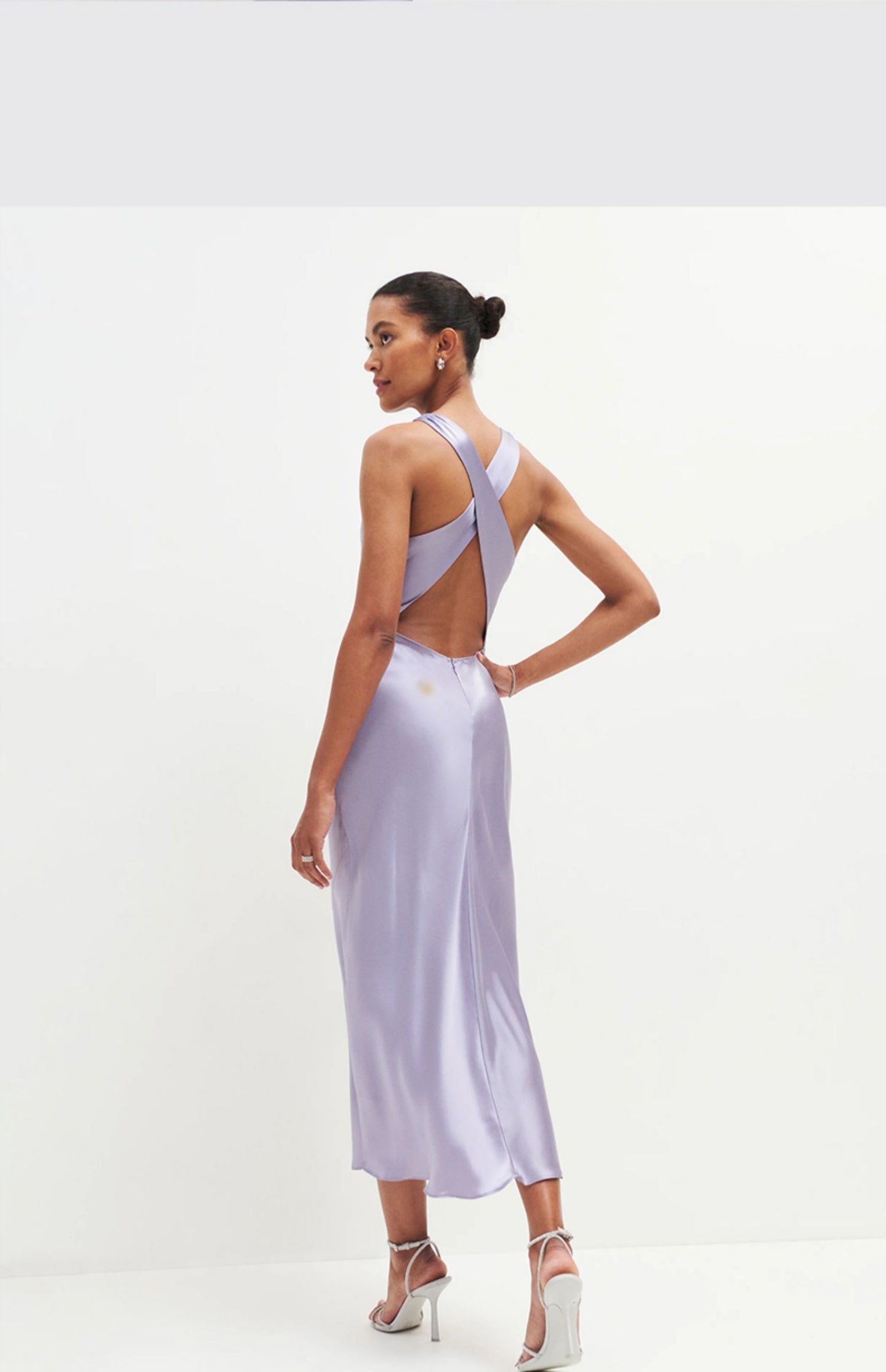 Robe Évasée Dos Nu en Acétate – Élégance à la Française