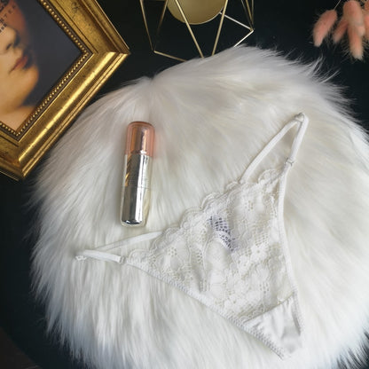 Bas de lingerie satinée – Minimaliste & Séduisant