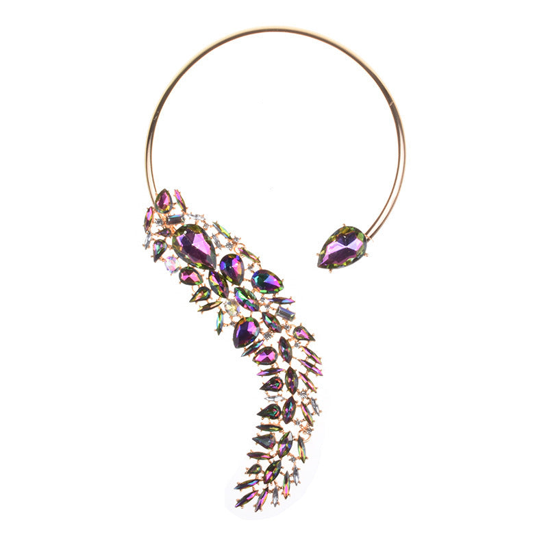 Collier “Galaxie Cristalline” – L’Éclat Haute Couture