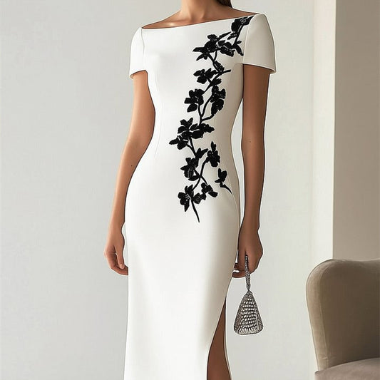 Robe Blanche Élégante à Épaules Dénudées – Imprimé Floral Digital Chic