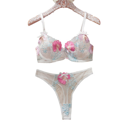 Ensemble Lingerie Brodé Fleurs & Nœuds – Délicatesse Romantique