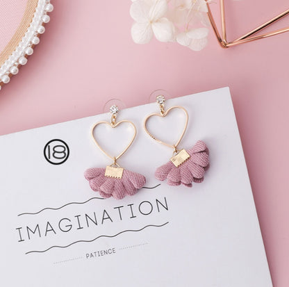 Boucles d’Oreilles “Fleur de Charme” – Élégance Florale & Tendance Coréenne