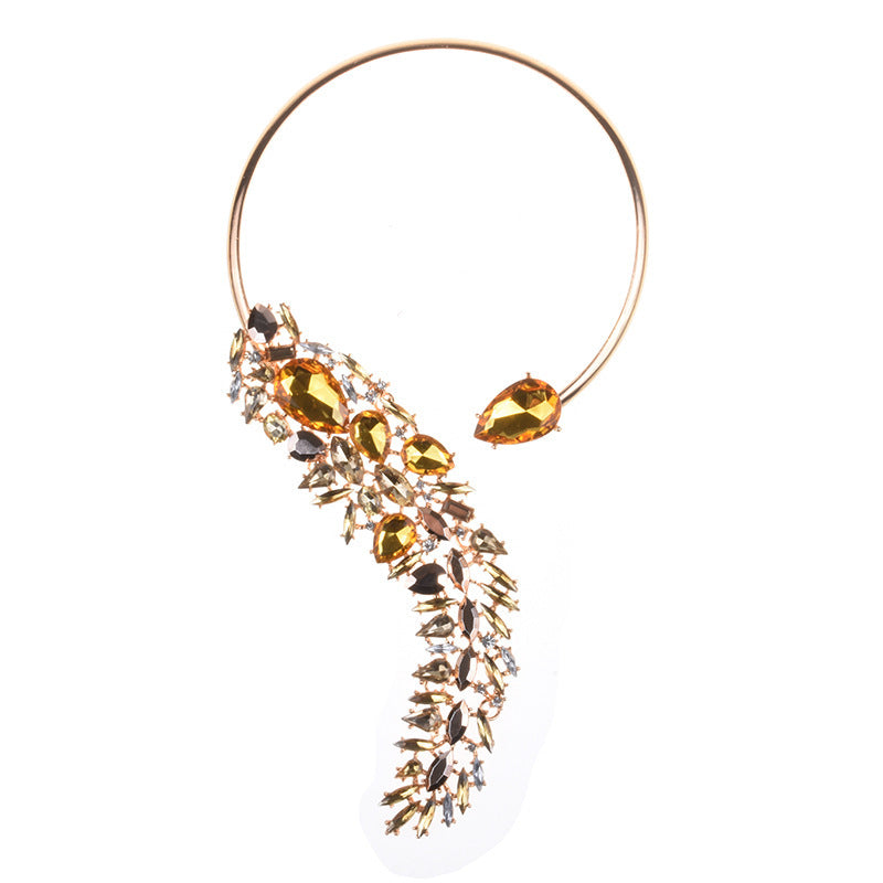 Collier “Galaxie Cristalline” – L’Éclat Haute Couture