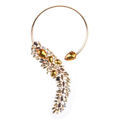 Collier “Galaxie Cristalline” – L’Éclat Haute Couture