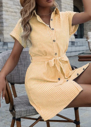 Robe Chemise Courte à Rayures – Élégance Décontractée