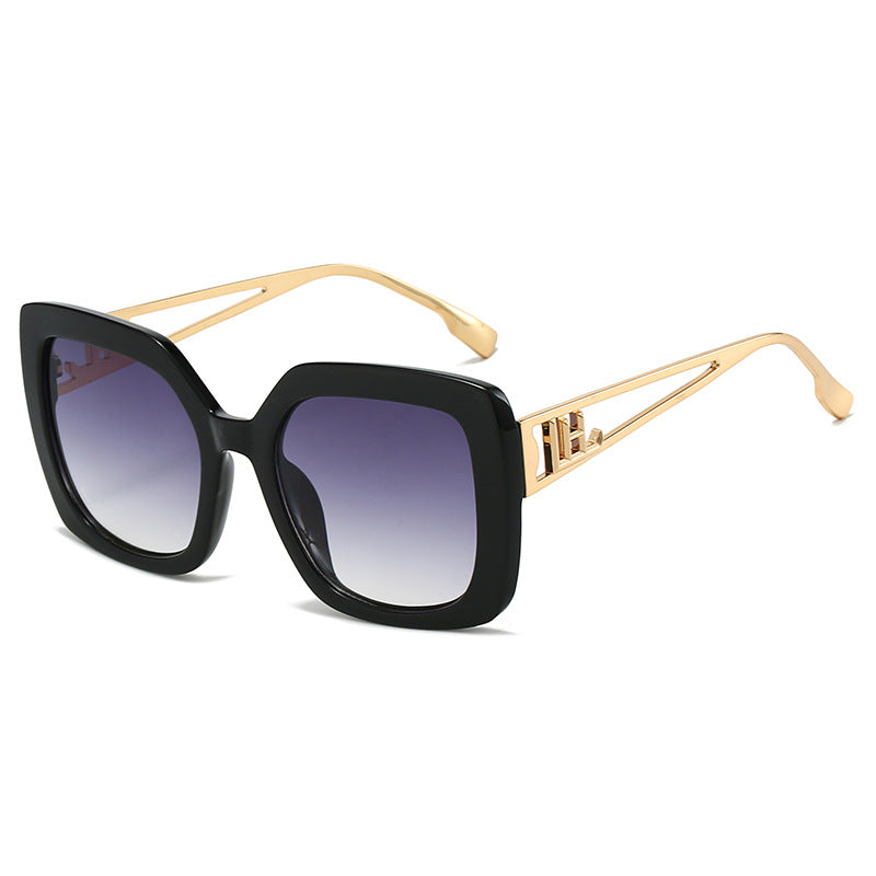 Lunettes de Soleil “Square Icon” – Style Audacieux & Élégance Assurée
