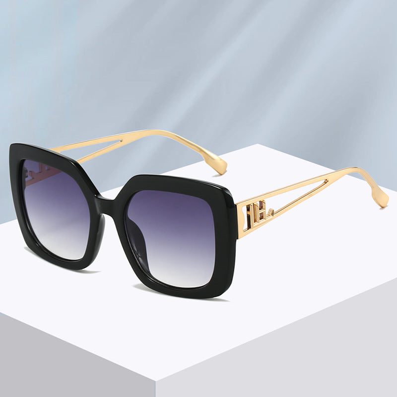 Lunettes de Soleil “Square Icon” – Style Audacieux & Élégance Assurée