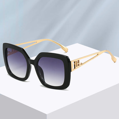 Lunettes de Soleil “Square Icon” – Style Audacieux & Élégance Assurée