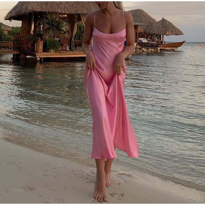 Robe Longue Satinée Rose – Élégance & Séduction