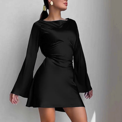 Robe Satinée à Manches Longues – Coupe Cintrée & Élégante